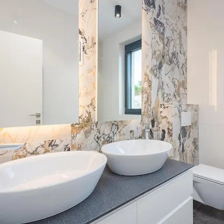 Platinium Villa *